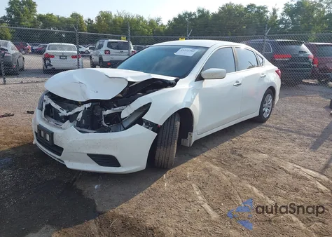 2018 Nissan Altima 2.5 S z USA, uszkodzony, nr VIN 1N4AL3AP3JC260939